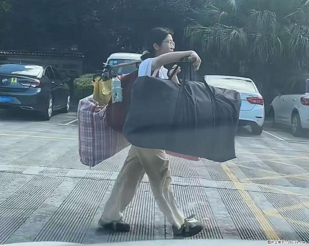 全网追的“扁担女孩”,找了一份暑假工,时薪12元 - 巴中生活资讯 - 巴中28生活网 bazhong.28life.com