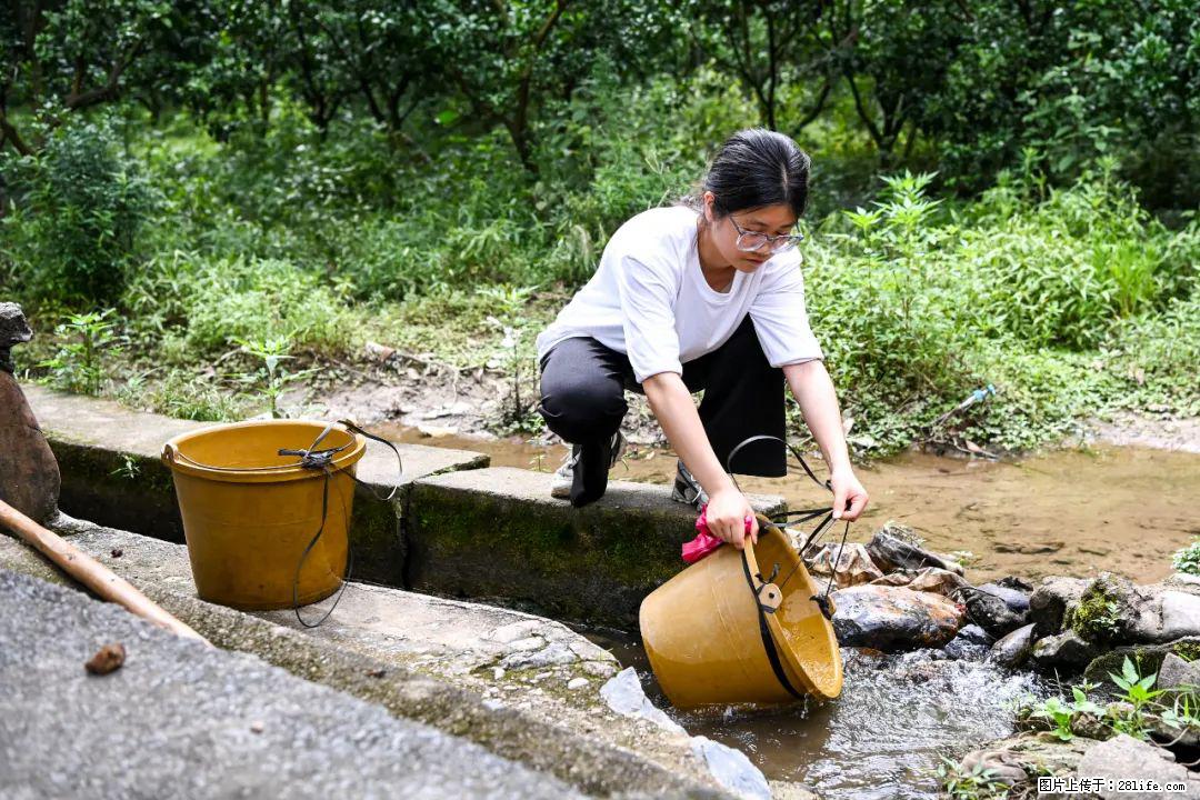 全网追的“扁担女孩”,找了一份暑假工,时薪12元 - 巴中生活资讯 - 巴中28生活网 bazhong.28life.com