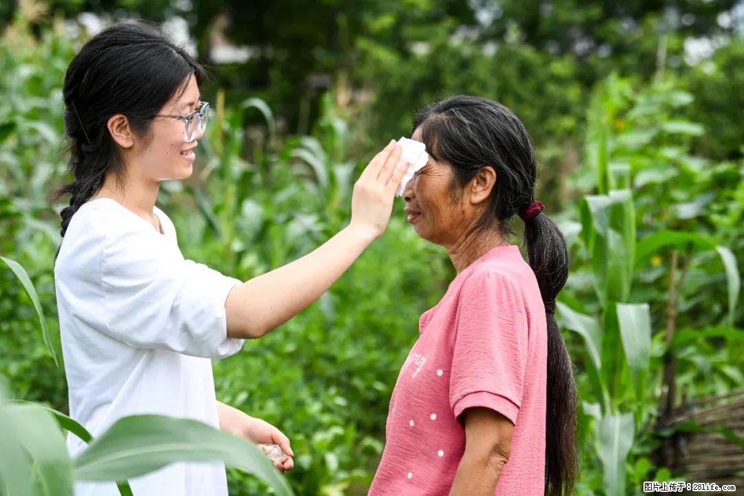 全网追的“扁担女孩”,找了一份暑假工,时薪12元 - 巴中生活资讯 - 巴中28生活网 bazhong.28life.com
